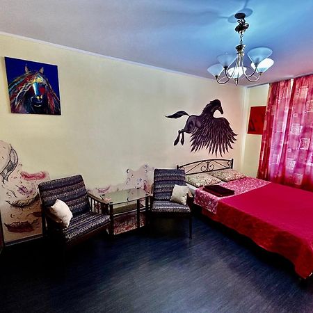 Apartment Near Train Station And Close To City Center Kiev Buitenkant foto