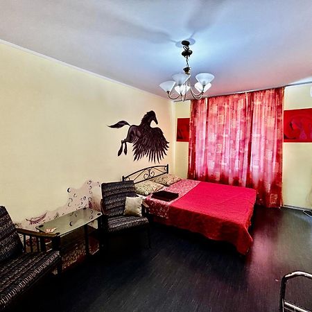 Apartment Near Train Station And Close To City Center Kiev Buitenkant foto