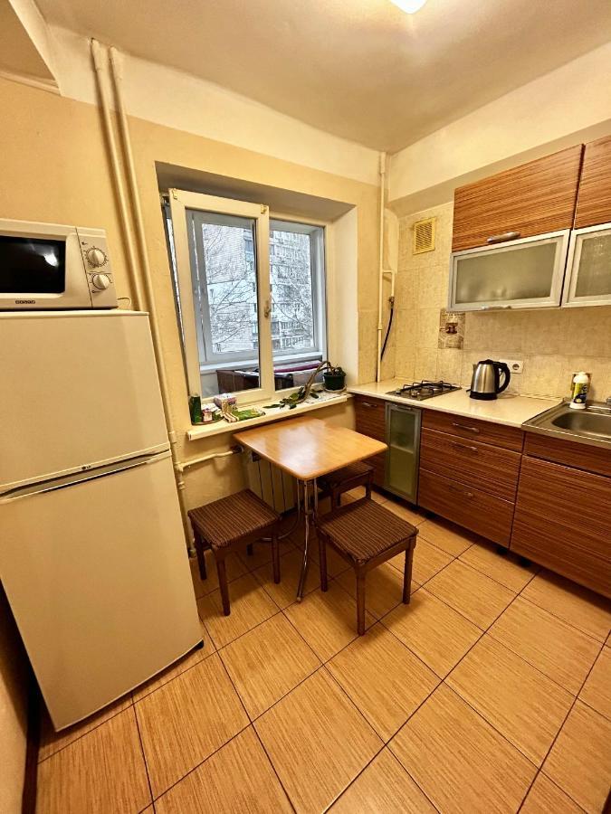 Apartment Near Train Station And Close To City Center Kiev Buitenkant foto