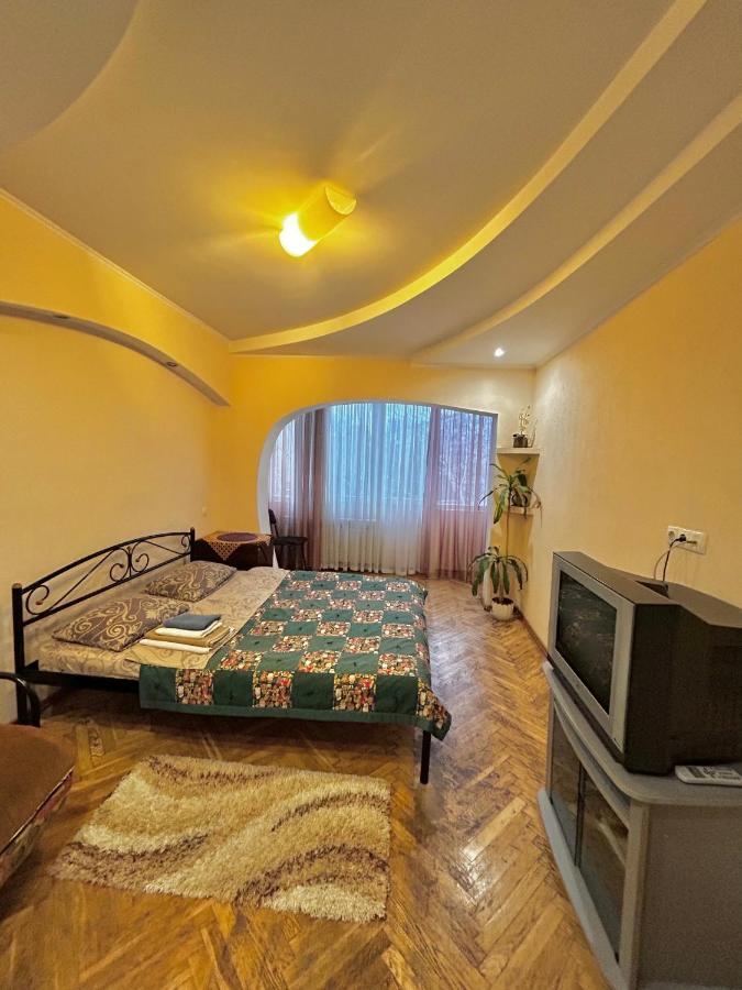 Apartment Near Train Station And Close To City Center Kiev Buitenkant foto