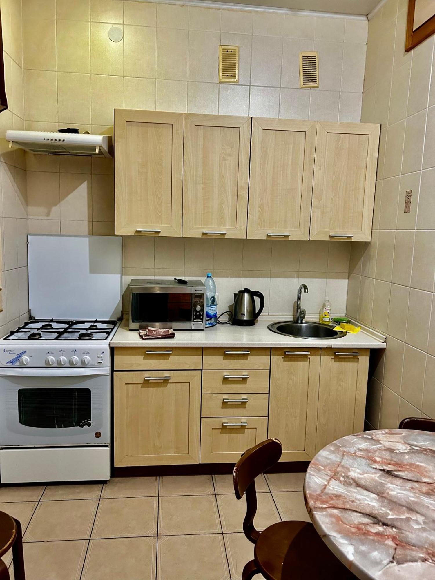 Apartment Near Train Station And Close To City Center Kiev Buitenkant foto