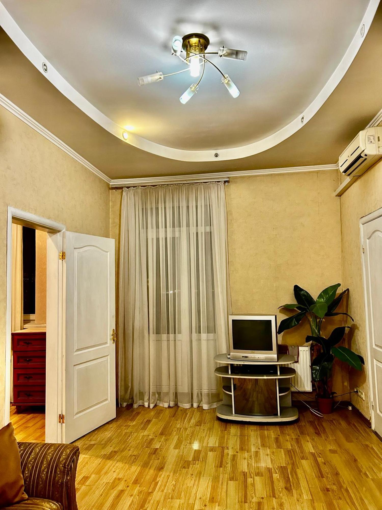 Apartment Near Train Station And Close To City Center Kiev Buitenkant foto