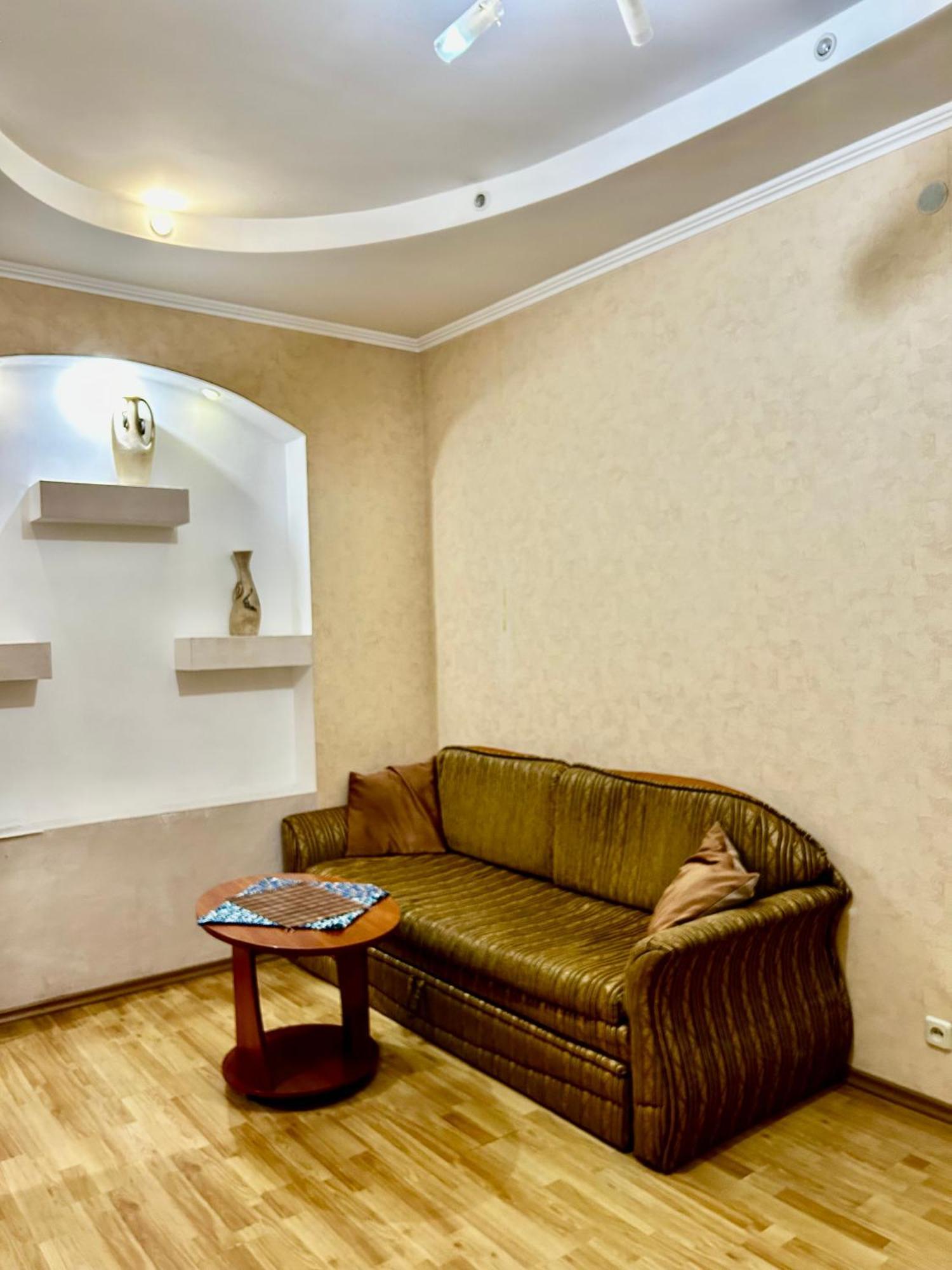 Apartment Near Train Station And Close To City Center Kiev Buitenkant foto