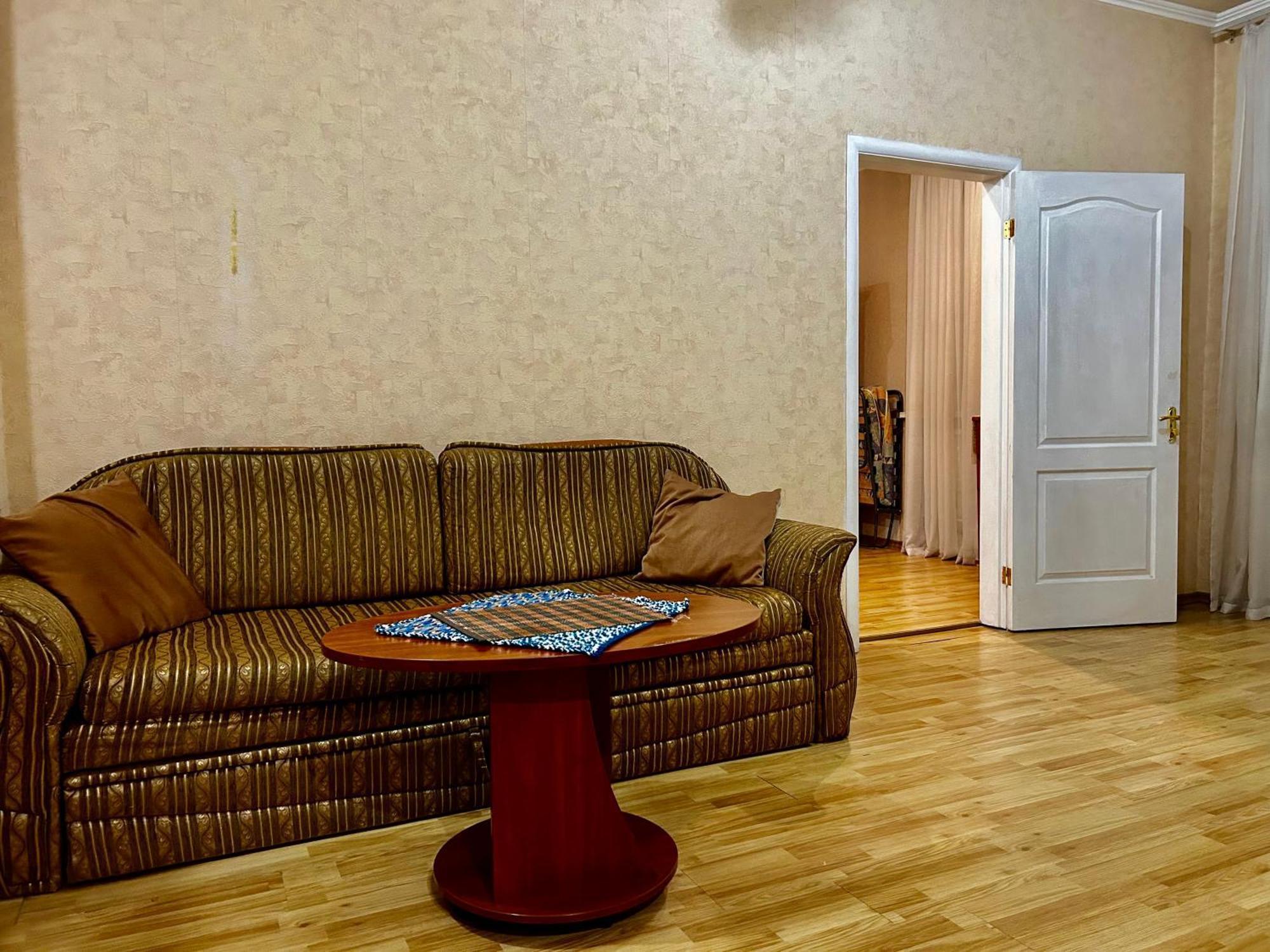 Apartment Near Train Station And Close To City Center Kiev Buitenkant foto