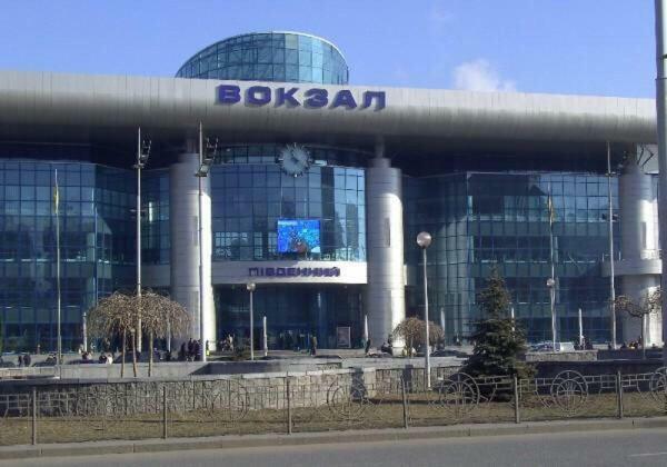 Apartment Near Train Station And Close To City Center Kiev Buitenkant foto