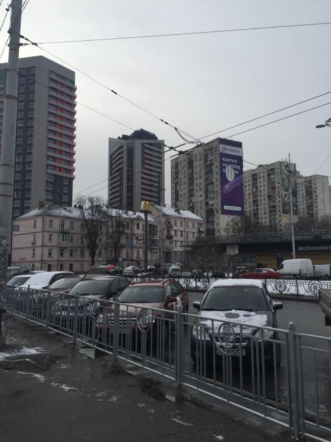 Apartment Near Train Station And Close To City Center Kiev Buitenkant foto